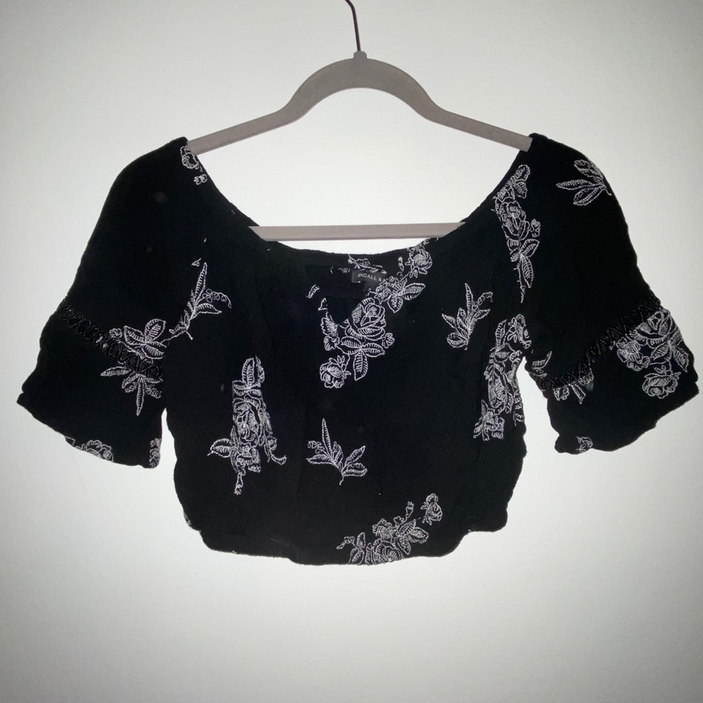 floral kendall&kylie brand crop top.